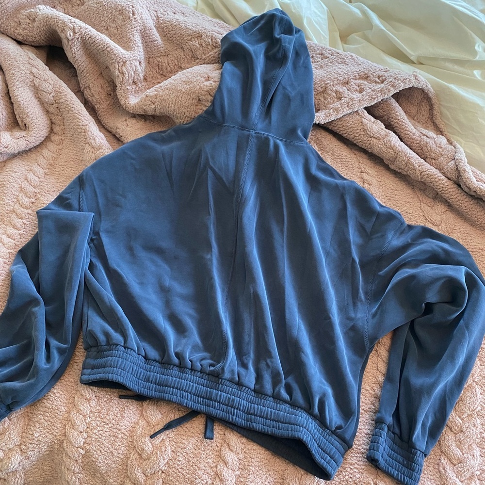 Sweaty Betty Sand Wash Cloud Weight Crop Hoodie - Picture 6 of 8